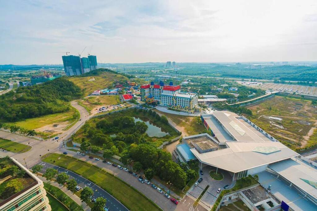 Afiniti Residensi Legoland Medini Apartment Нусаджая Екстериор снимка
